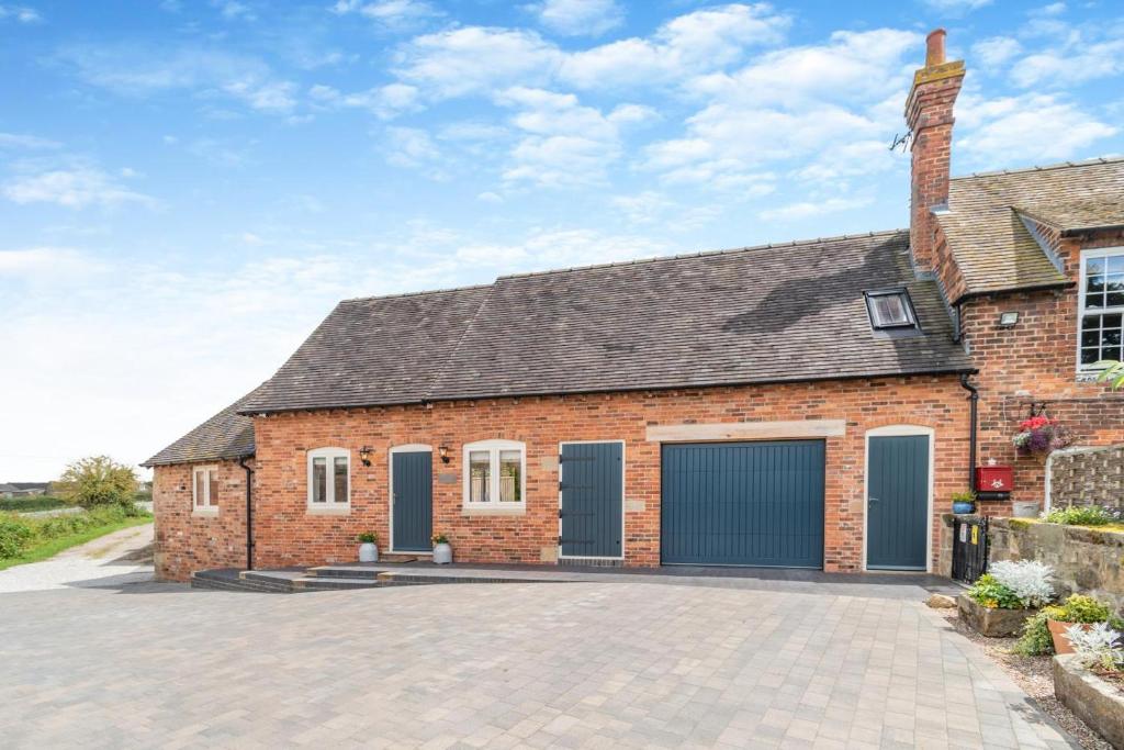 an image of a brick building with a garage at 2 Bed in Melbourne oc-t29849 in Kingʼs Newton