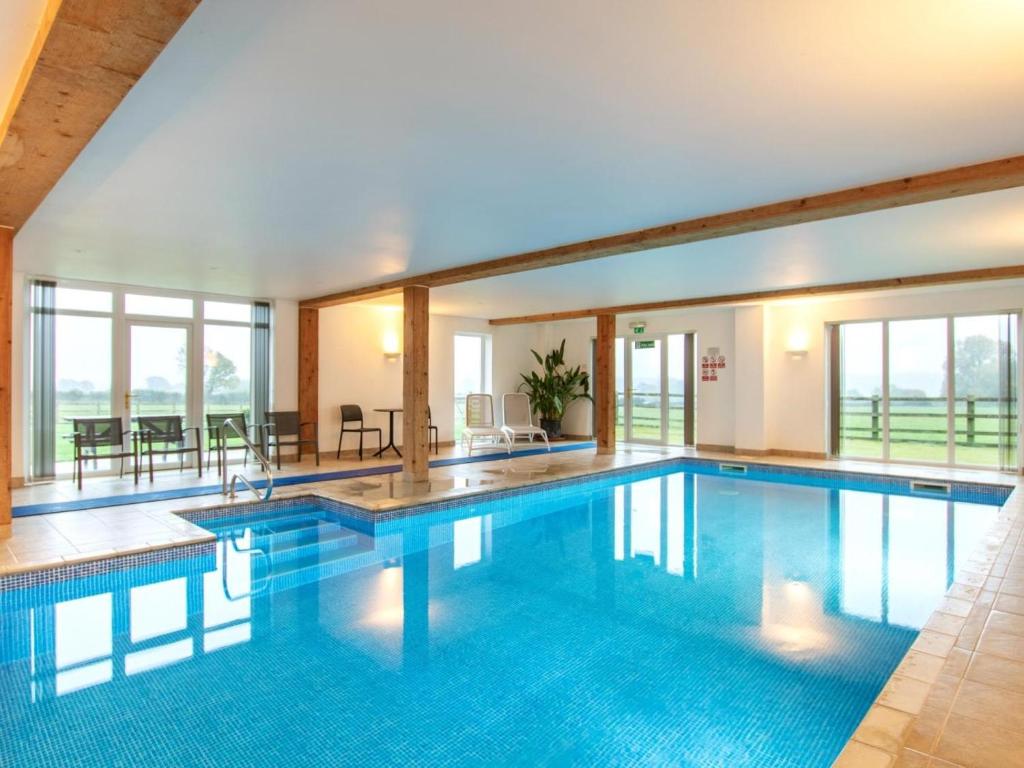 a large swimming pool with blue water at 3 Bed in Sherborne oc-folwr in Long Burton