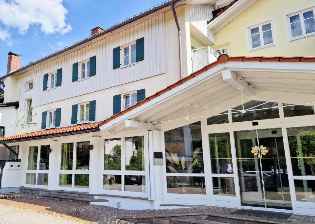 a building with glass doors in front of it at Flexibel Wohnen - BnoB in Füssen