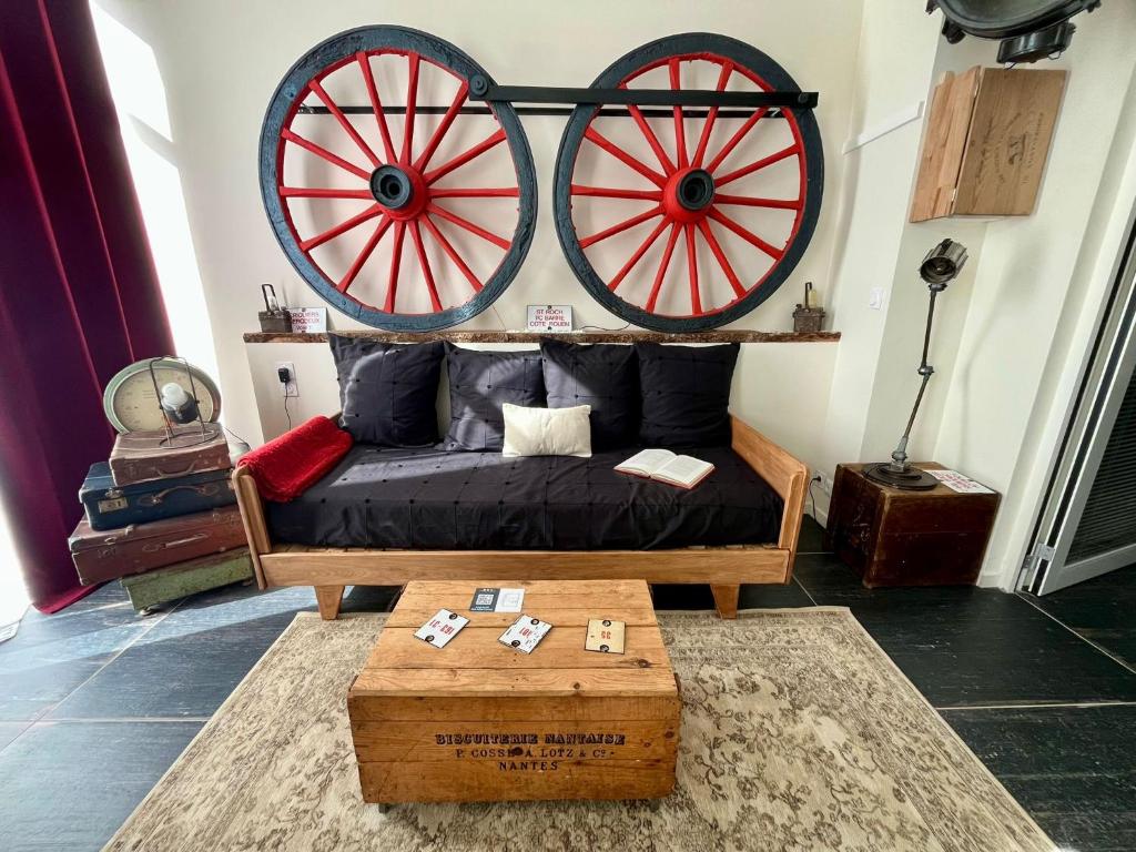 a room with two large wheels on the wall at Exclusivité - La Maison à Vapeur avec climatisation in Nantes