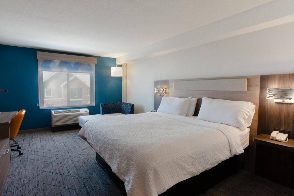 Holiday Inn Express & Suites Logan by IHG photo