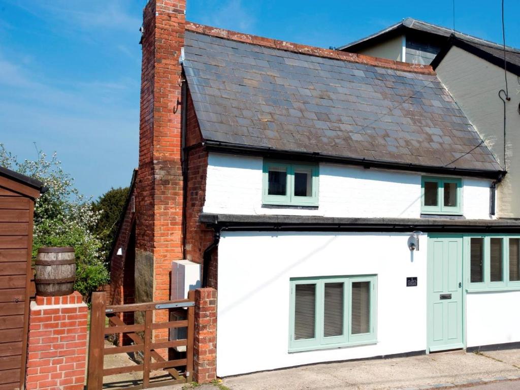 a white garage with a brown roof at 1 Bed in Lyndhurst oc-nfl60 in Lyndhurst