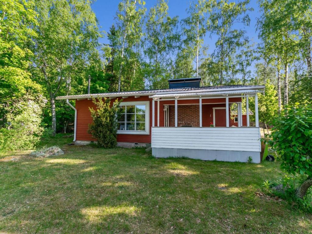 Holiday Home Lampaluodon punainen tupa by Interhome - Housity