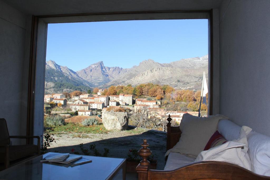 Nespecifikovaný výhled na hory nebo výhled na hory při pohledu z bed and breakfast
