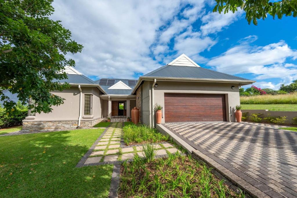 a white house with a garage at The House in Hazyview
