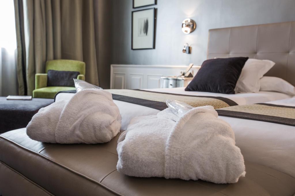 Postel nebo postele na pokoji v ubytování Hotel Carlton