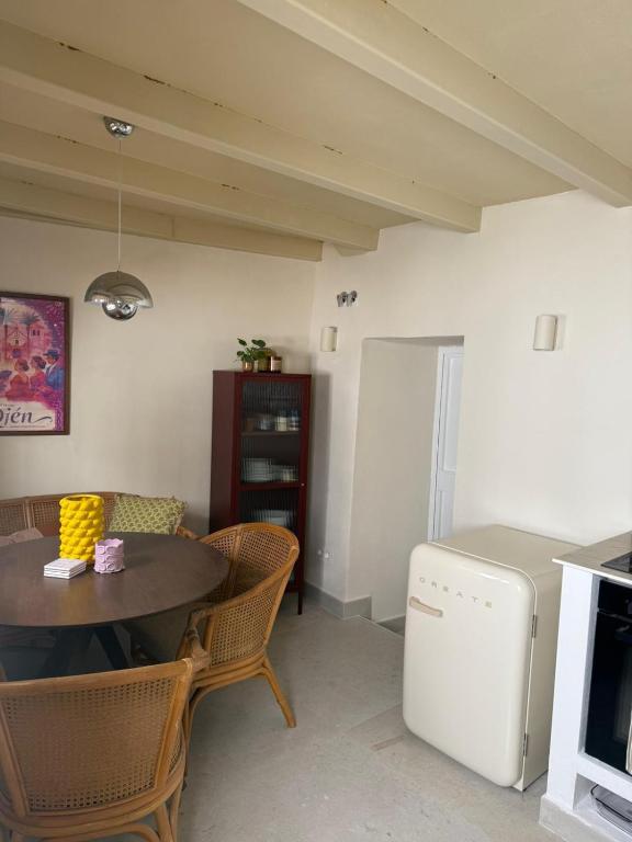 a kitchen with a table and chairs and a refrigerator at Casa Cookie in Ojén