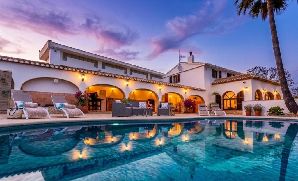 a swimming pool in front of a house at Villa con piscina y barbacoa en Calpe in Calpe