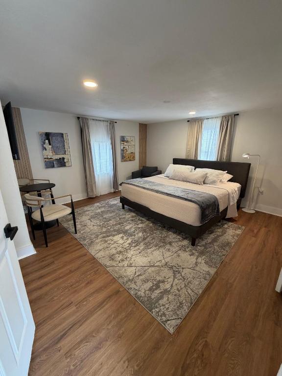 a bedroom with a bed and a desk in it at Suite Safari in Tampa