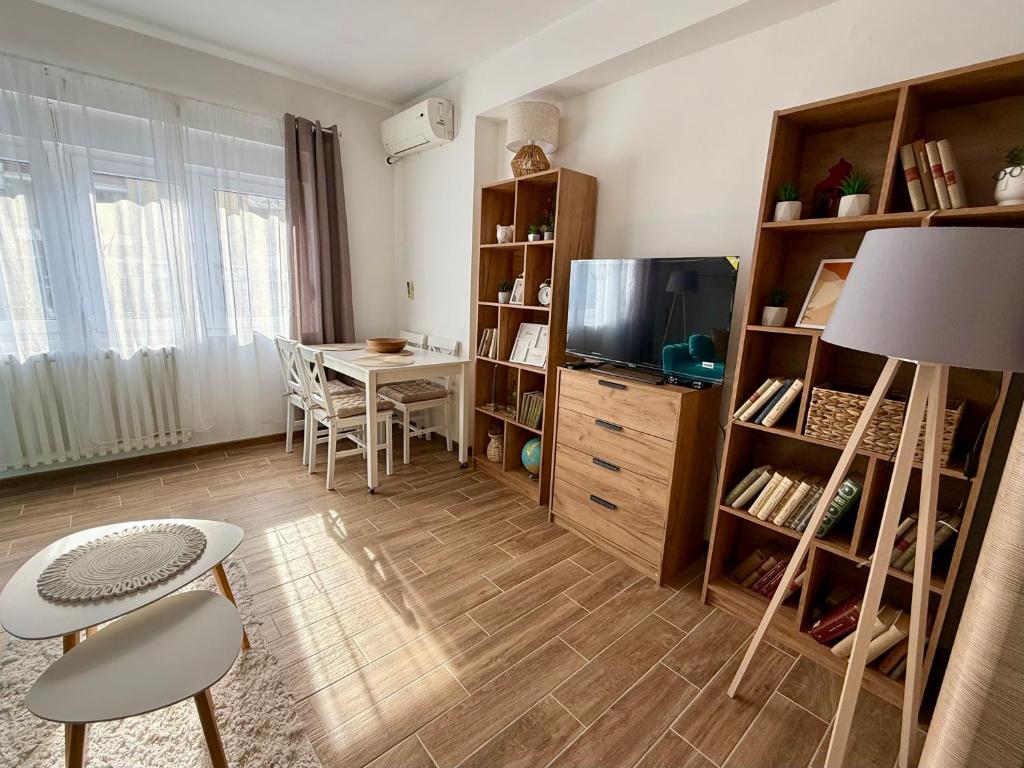 a living room with a table and a television at Ljiljana in Vršac