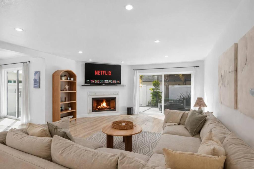 a living room with a couch and a fireplace at Outrigger Beach Retreat in Oxnard