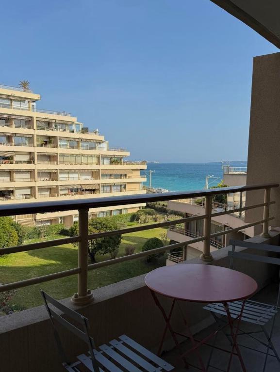 Nouveauté ! Studio front de mer terrasse et parking Cannes