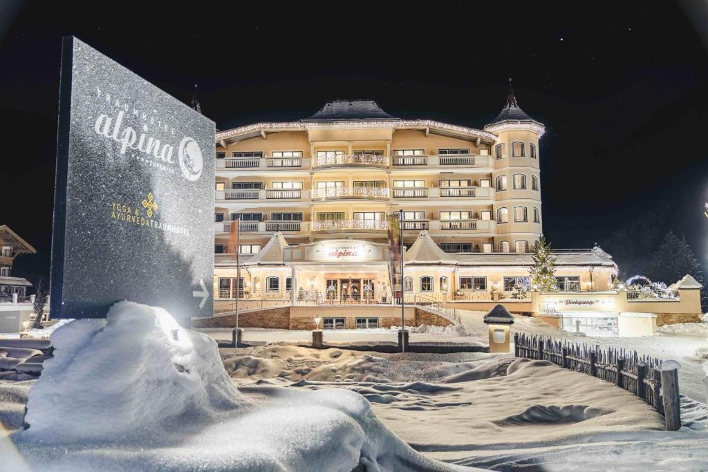 Traumhotel Alpina - 4 Sterne Superior Luxushotel-direkt bei der Gondelbahn