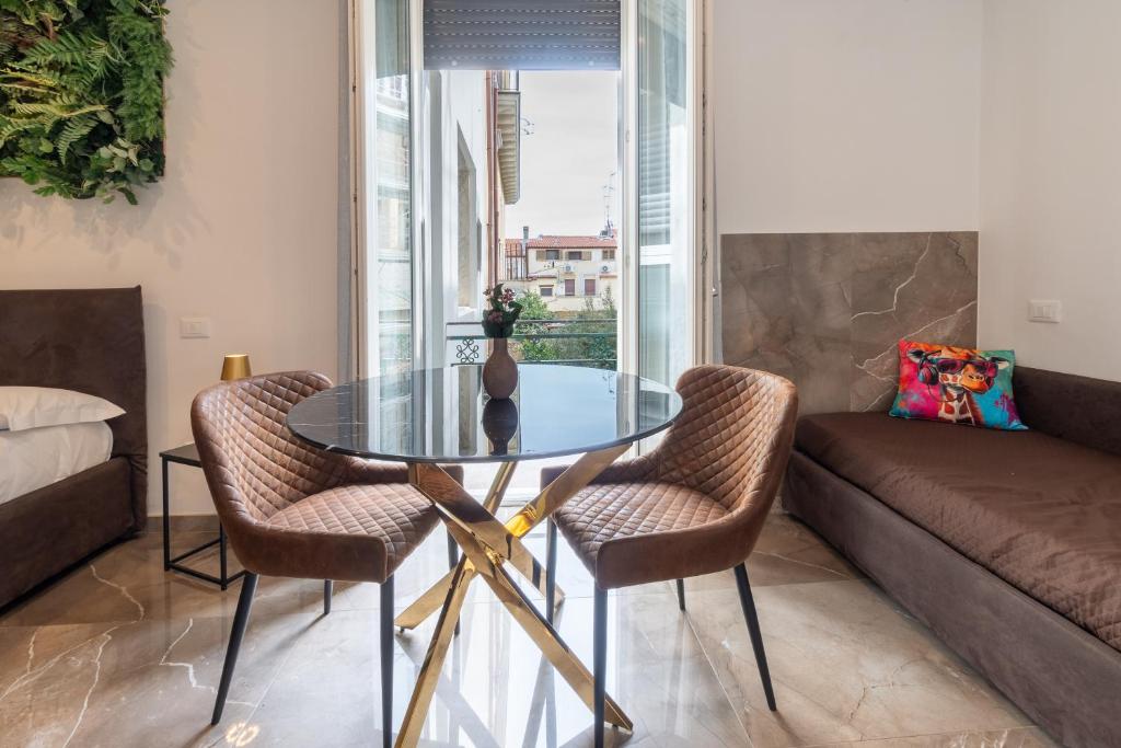 Suebi Central - Deluxe Rooms & Family Suites - Camera Familiare Con Balcone