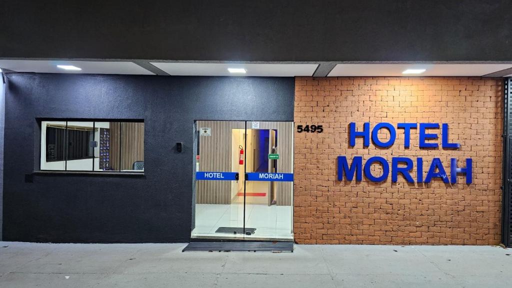 a hotel miami sign on the side of a building at Hotel Moriah in Umuarama