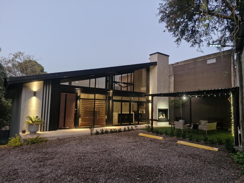 a modern house with a courtyard in front of it at Casabela in Comayagua