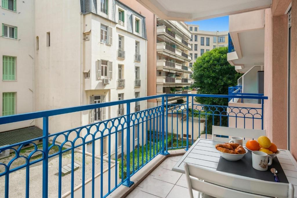Eden Palace 3 200m from the Promenade - Happy Rentals