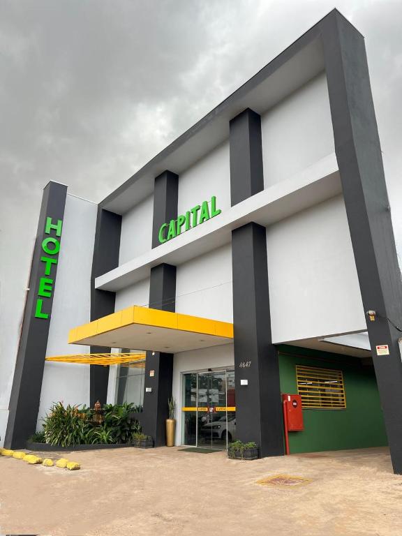 a capital sign on the side of a building at Hotel Capital in Cuiabá