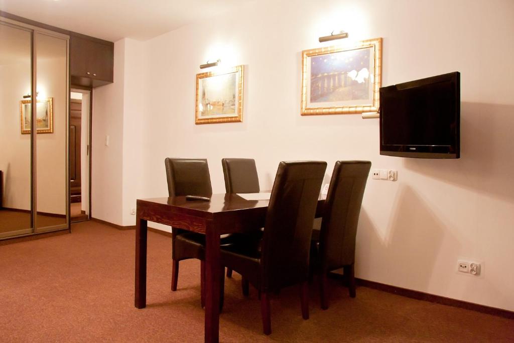 TV a/nebo společenská místnost v ubytování Hotel Pod Orłem