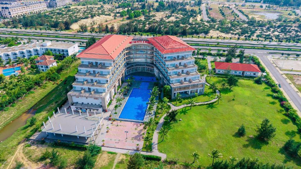 an aerial view of a building with a swimming pool at Duy Tân Quảng Bình Hotel & Resort in Dong Hoi