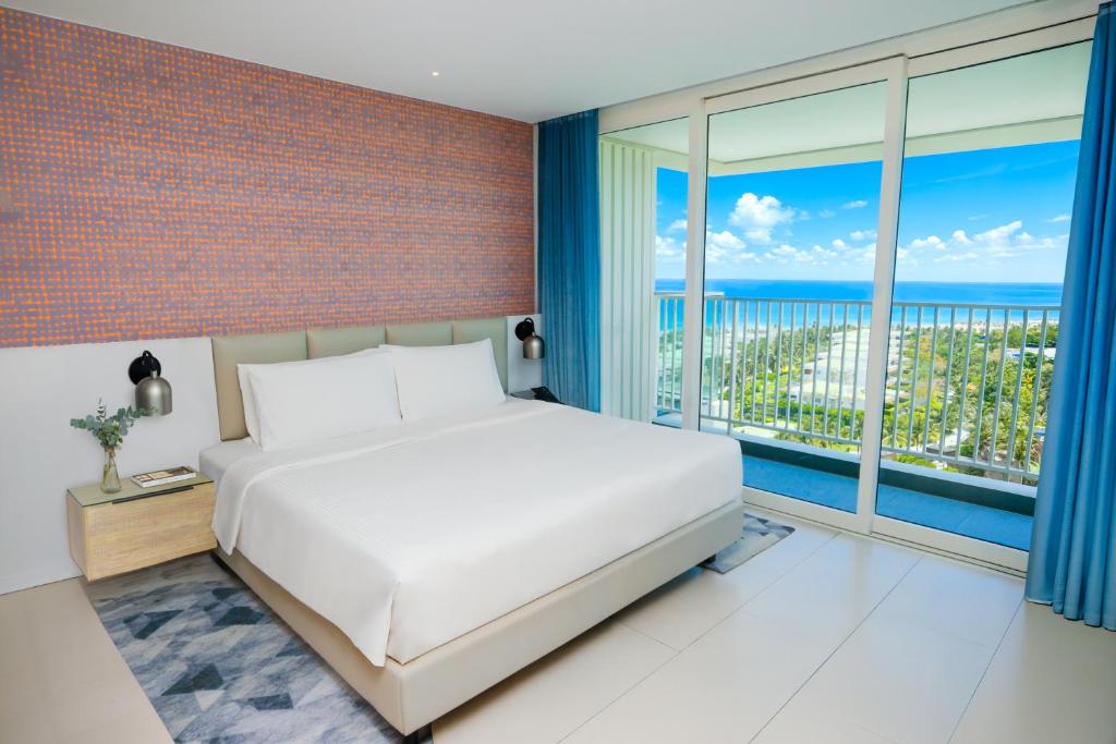 1 Bedroom Suite with Terrace Ocean View – King Bed - 70 sqm