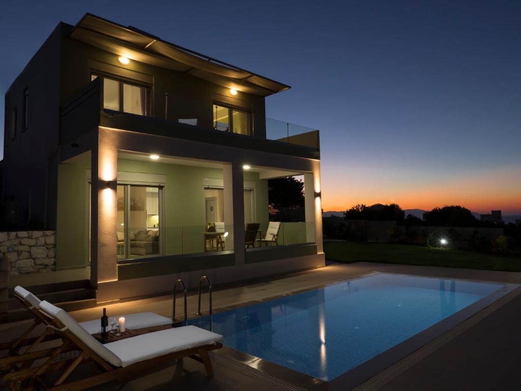 Basen w obiekcie Κatakis Villas lub w pobliżu
