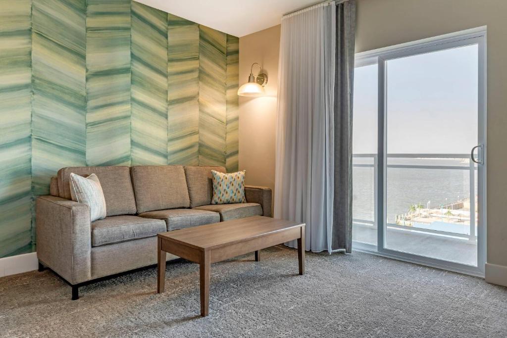 Cambria Hotel Ocean City - Bayfront - 