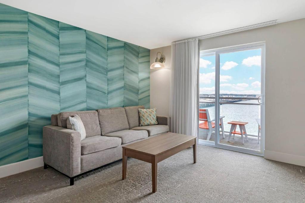 Cambria Hotel Ocean City - Bayfront - 