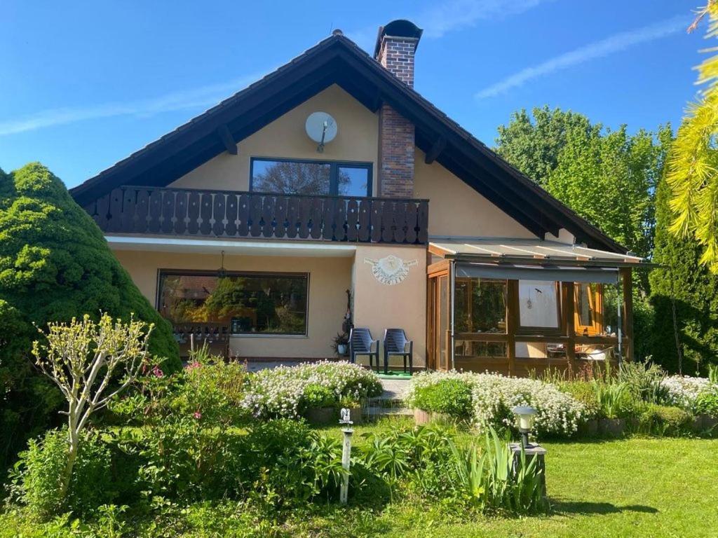a house with a garden in front of it at Ferienwohnung Lechauszeit in Landsberg am Lech