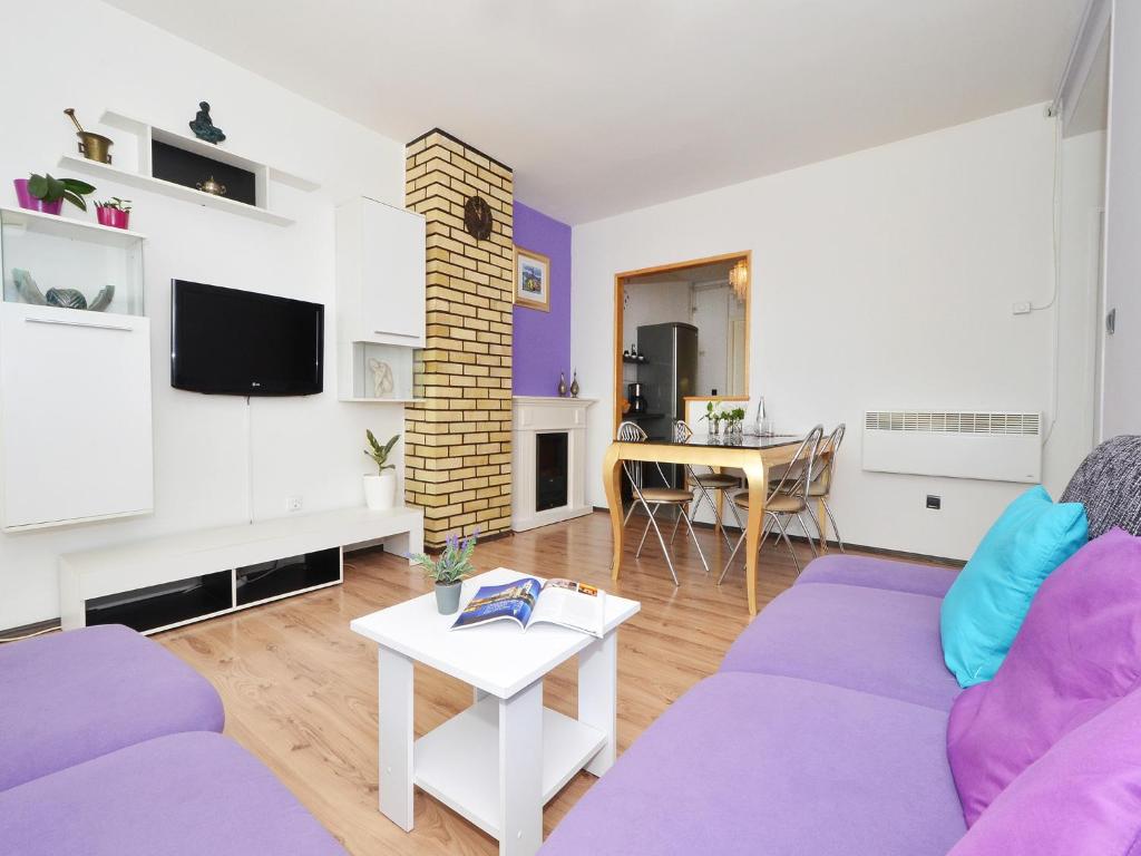 Televízia a/alebo spoločenská miestnosť v ubytovaní Apartment T&M