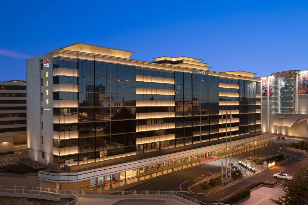 an office building with a lot of windows at Liuhua Hotel in Guangzhou