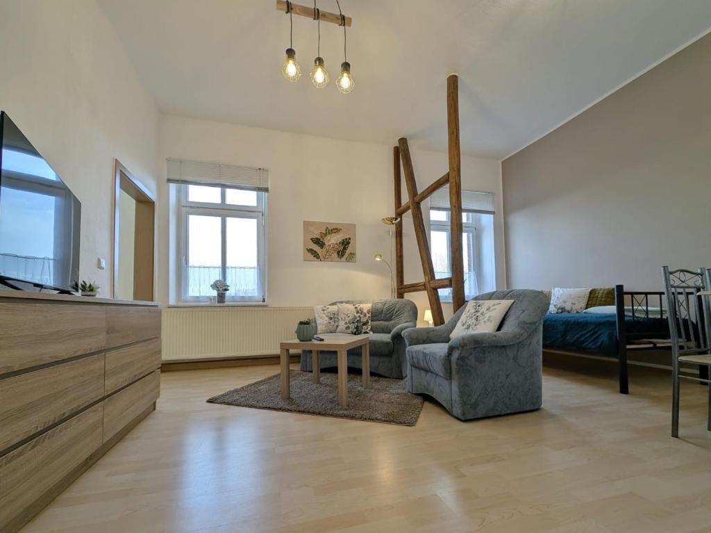 a living room with a couch and a table at Ferienwohnung Barbarossa - Benno in Rottleben