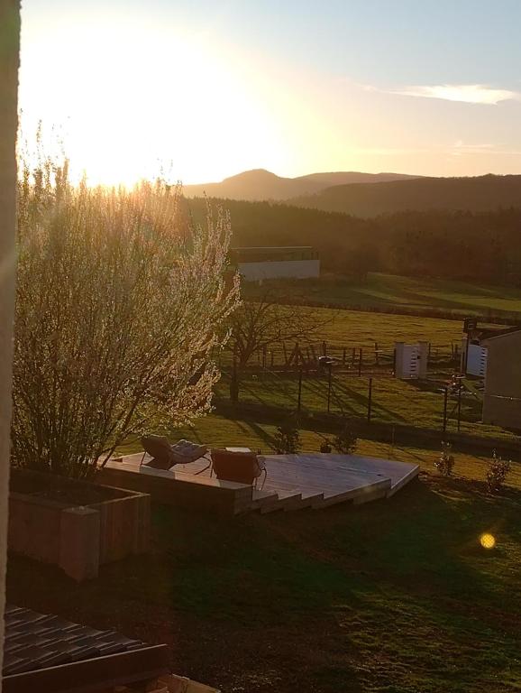 a view of a field with the sunset in the background at L'atelier in Sugères