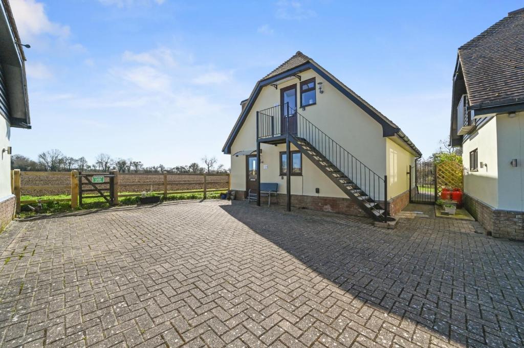 Pet-Friendly One-Bedroom Little Yeldham - Housity