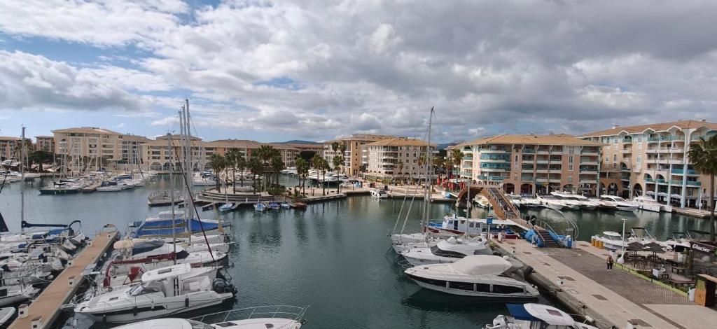 Sea View Apartment in Fréjus
