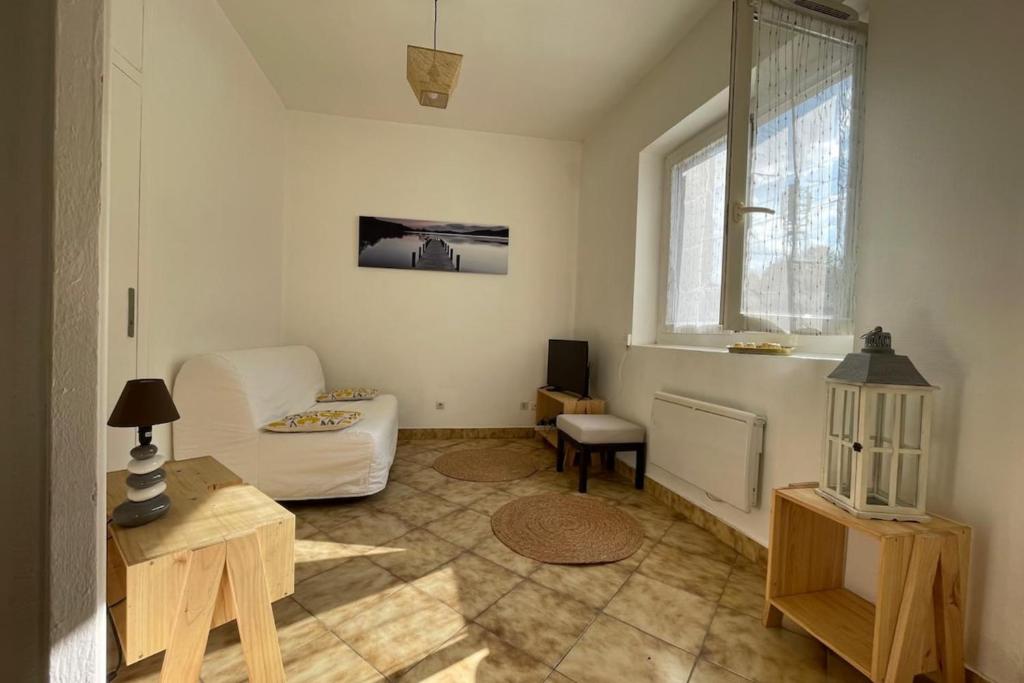 a living room with a white couch and a window at Maison a Confluence T2BZ-Tram in La Mulatière