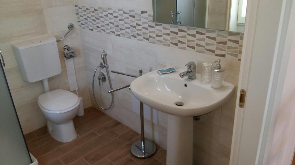Koupelna v ubytování B&B Domus Lupiae