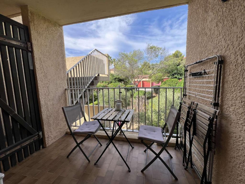 GIELAC Studio avec terrasse pour 2 personnes à Giens