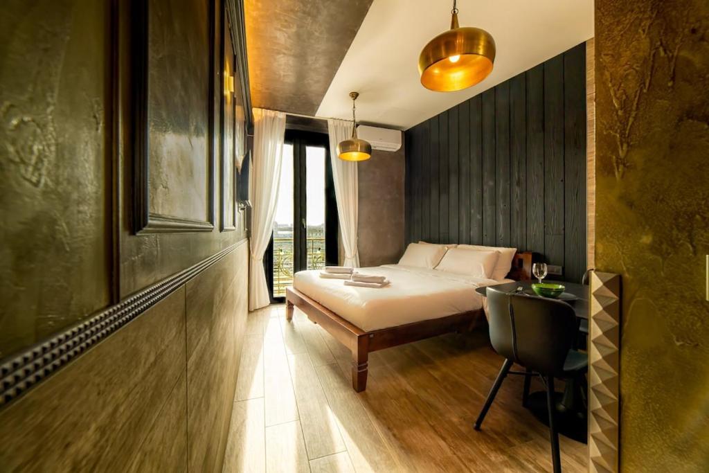 Galileo Balcony Suite by Central Station
