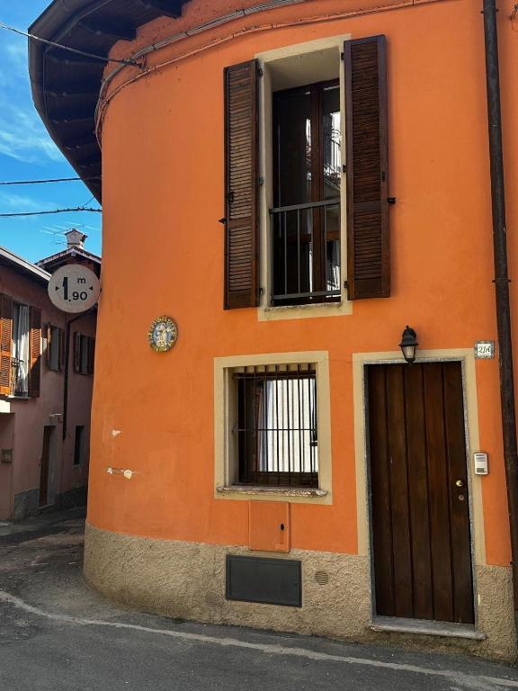 an orange building with two windows and a door at Casa Gio in Lesa