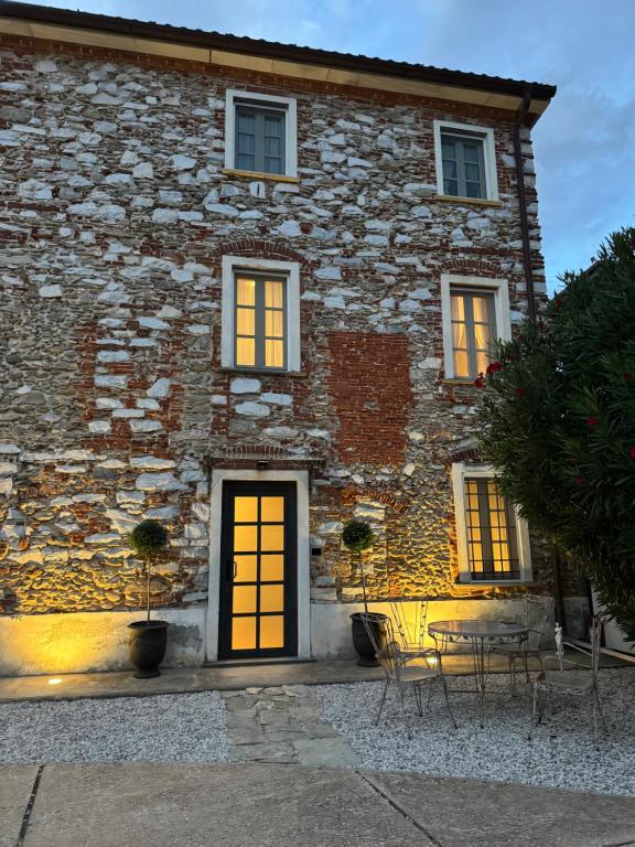 a building with yellow doors and a table and chairs at Villa Sofia in Querceta
