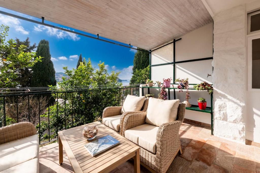 Apartment Klario - sea view terrace & free parking