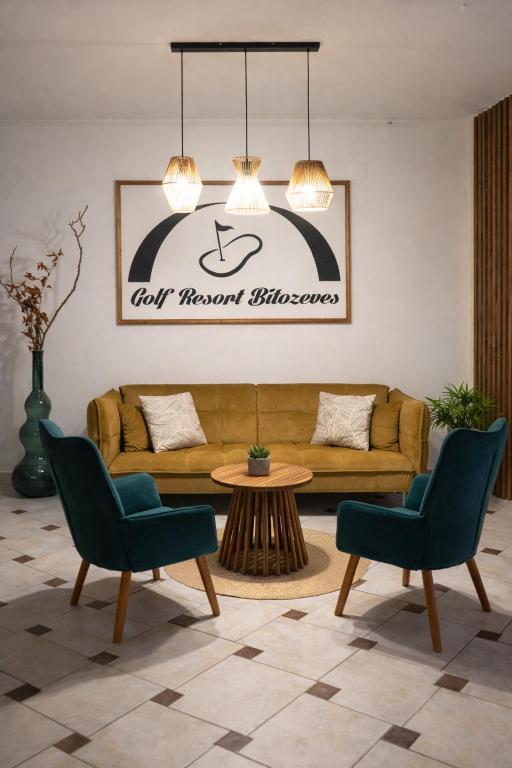 a living room with a couch and two chairs and a table at Hotel Golf Bitozeves in Bitozeves