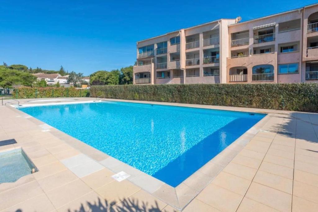 Apartment with pool and balcony