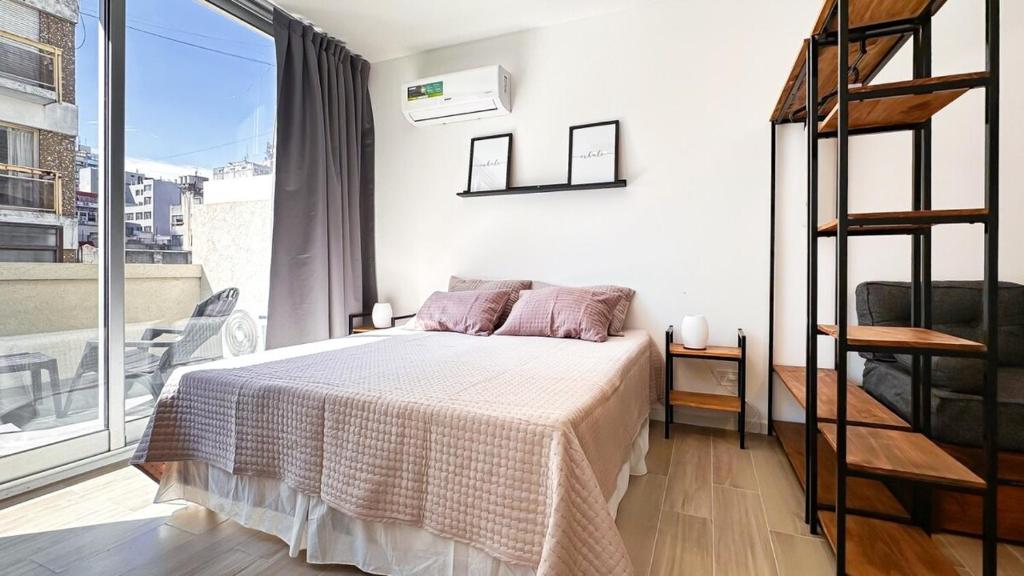 a bedroom with a bed and a balcony at Hermoso Studio Premium en Microcentro in Buenos Aires