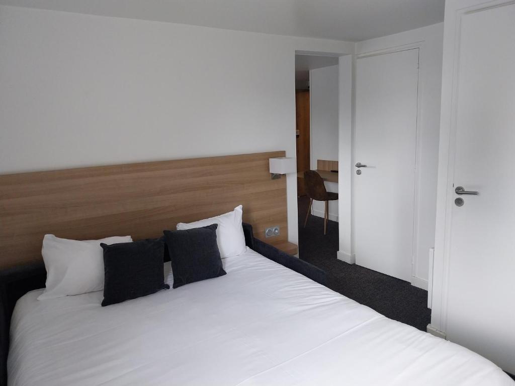 Kyriad Hotel Laval - Habitación Estándar - 1 Cama Doble 1 Sofá Cama