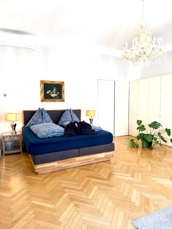 a blue couch in a room with a wooden floor at Stephansdom apartment in Vienna
