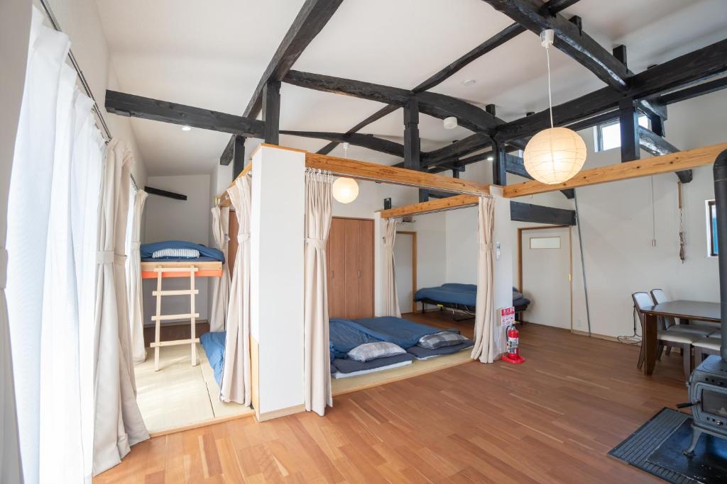 a room with two bunk beds and a table at 皓雲庵 in Miyakonojō