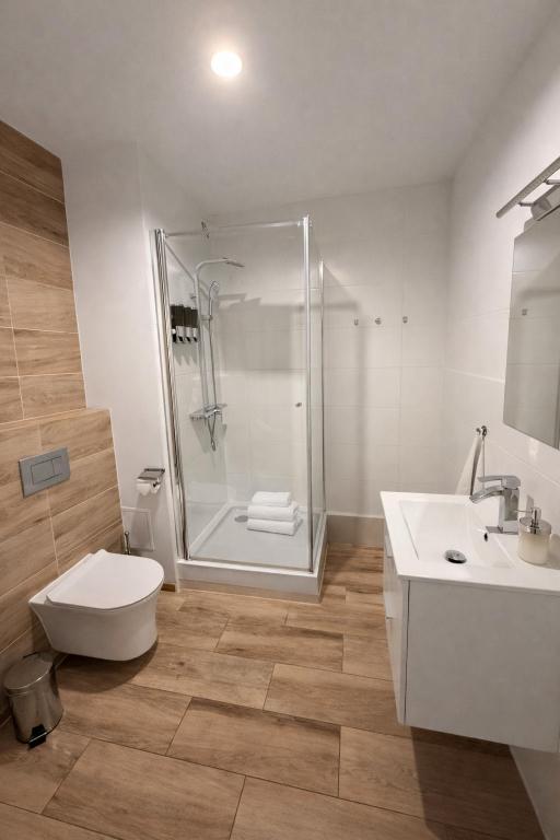 Zielone Apartamenty Katowice Chorzów - Vierbettzimmer Mit Bad