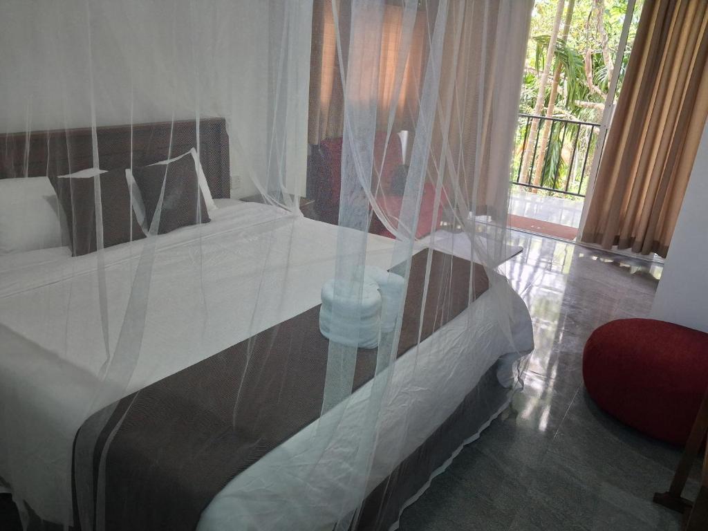 a bedroom with a bed with a glass window at STILLMOSS Ella in Ella